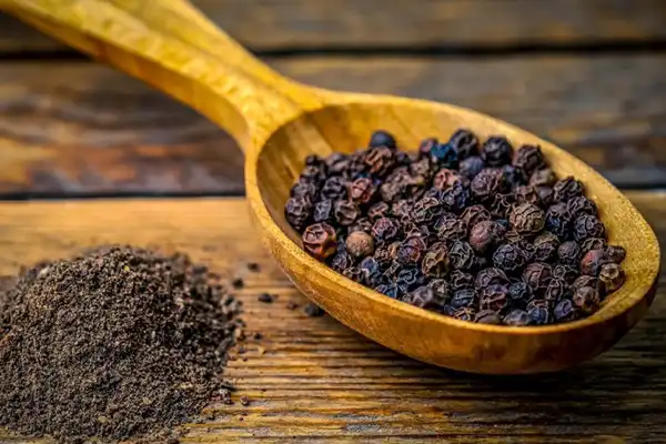 عوارض فلفل سیاه در طب سنتی از نظر دکتر خیراندیش برای مردان و زنان