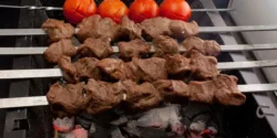 عوارض گوشت چنجه در طب سنتی از نظر دکتر خیراندیش برای مردان و زنان