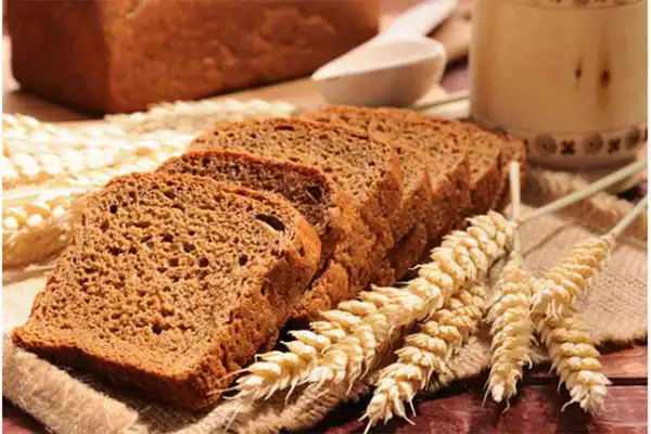 عوارض نان جو در طب سنتی از نظر دکتر خیراندیش برای مردان و زنان