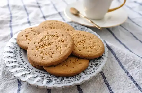 خواص بیسکویت دکتر خیراندیش برای مردان و زنان در بارداری و شیردهی و طبع