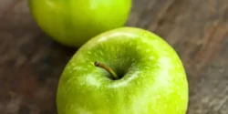 خواص و مضرات سیب سبز در طب سنتی دکتر خیراندیش برای زنان و مردان