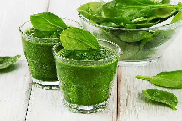 خواص آب اسفناج برای مردان و زنان در طب سنتی مدرن